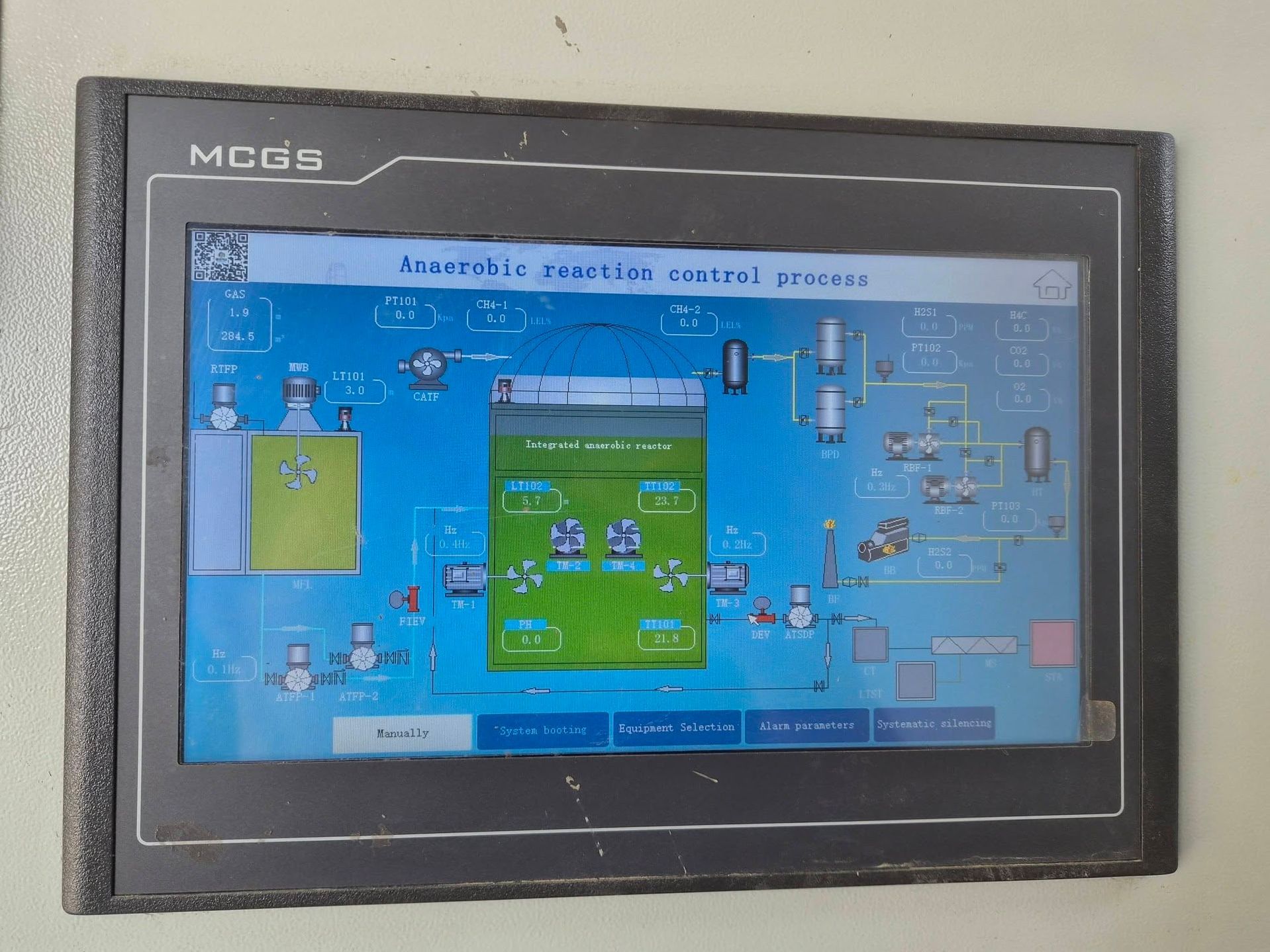 MCGS touch screen showing the anaerobic reactor process with pumps, mixers, gas line and analyzer readings